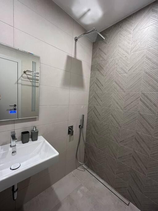 Modern City Center 2 Bedroom Apartment Sofia Zewnętrze zdjęcie